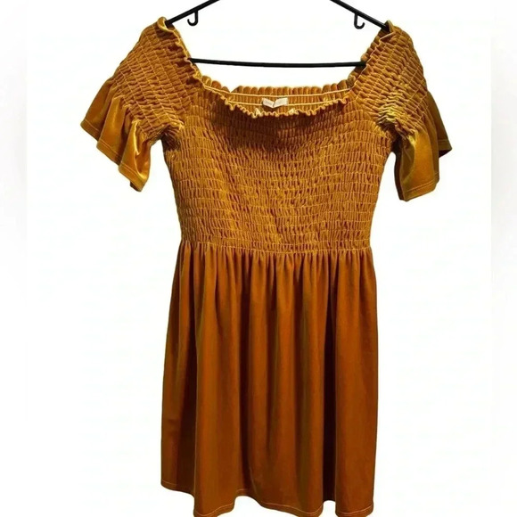 Urban Outfitters Clara Velvet Off The Shoulder Dress Size Large - Picture 2 of 5